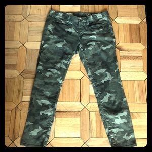 Gap Camo Print Skinny jeans Size 30